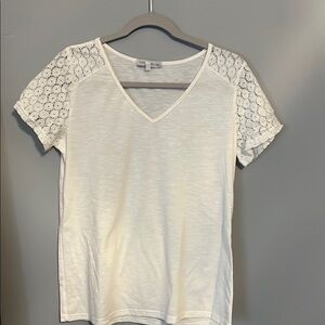 Cream Fitted V-Neck Short Sleeve Tee